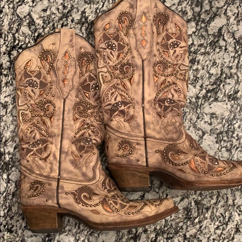 Corral boots